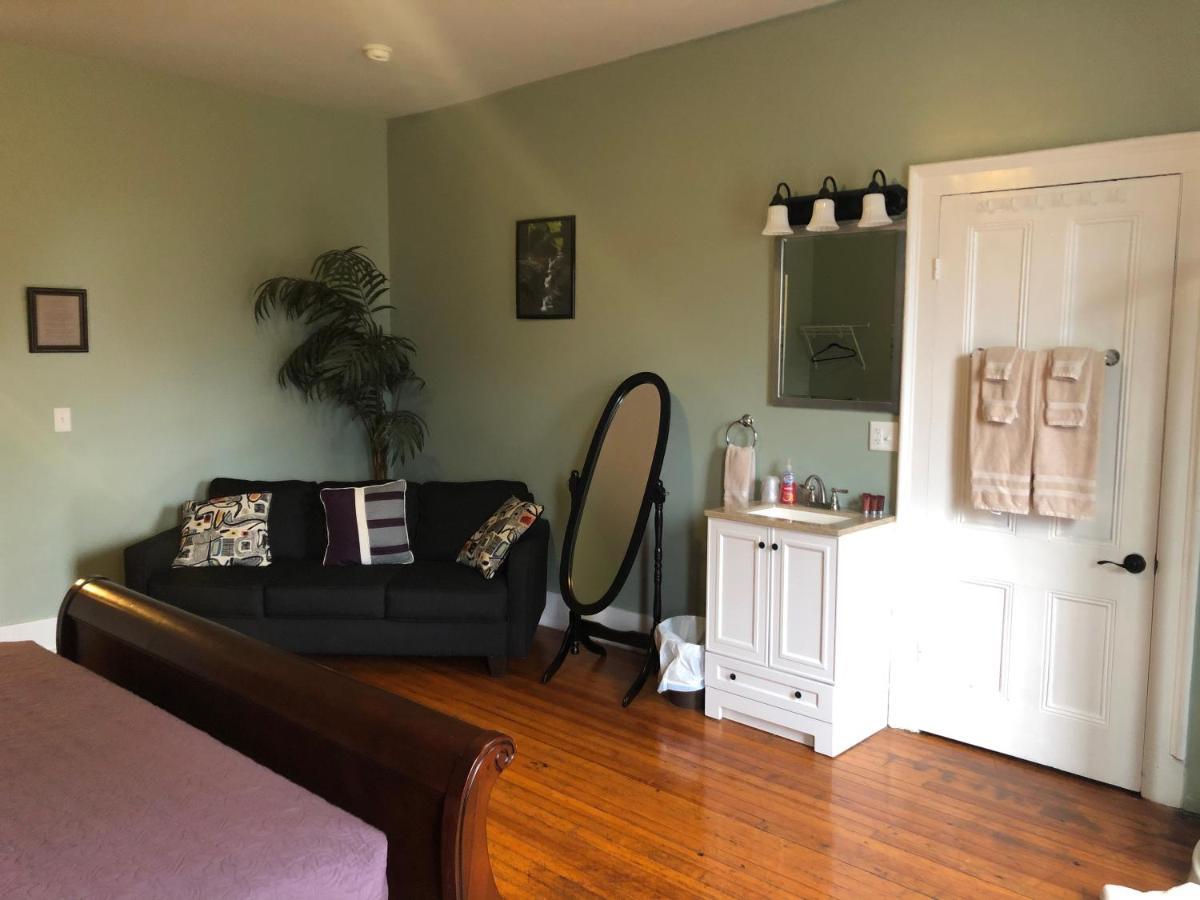 Montour Falls Cook Mansion Bed & Breakfast מראה חיצוני תמונה